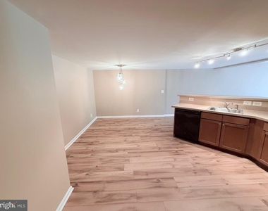 1425 N Van Dorn Street - Photo Thumbnail 9