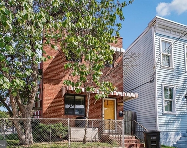 1227 Queen Street - Photo Thumbnail 9