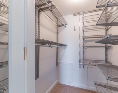 2409 Arlington Boulevard - Photo Thumbnail 11