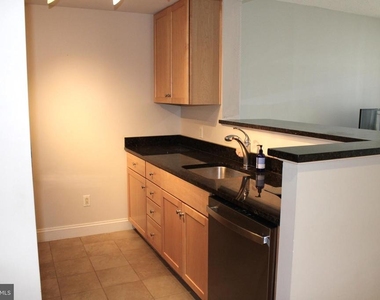 1020 Highland Street - Photo Thumbnail 4