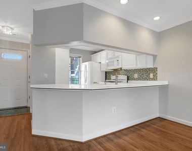 6924 Fairfax Drive - Photo Thumbnail 8