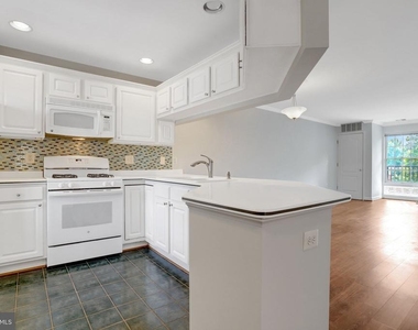 6924 Fairfax Drive - Photo Thumbnail 5