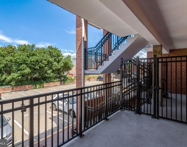 6924 Fairfax Drive - Photo Thumbnail 3