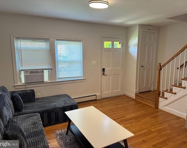 1049 N Monroe Street - Photo Thumbnail 1