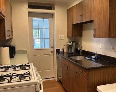 1049 N Monroe Street - Photo Thumbnail 4