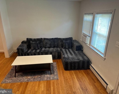 1049 N Monroe Street - Photo Thumbnail 2
