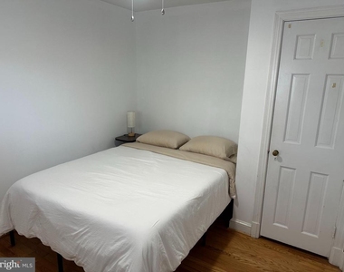 1049 N Monroe Street - Photo Thumbnail 10