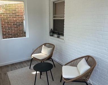 1049 N Monroe Street - Photo Thumbnail 6