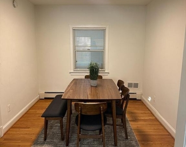 1049 N Monroe Street - Photo Thumbnail 3