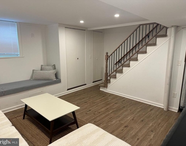 1049 N Monroe Street - Photo Thumbnail 14