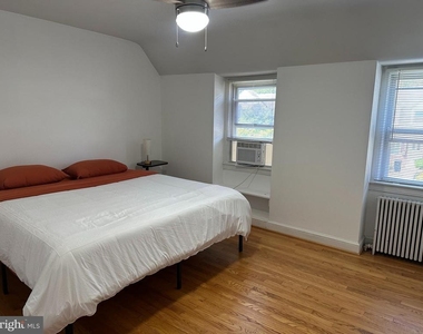 1049 N Monroe Street - Photo Thumbnail 9