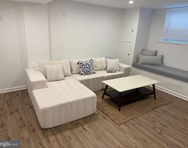1049 N Monroe Street - Photo Thumbnail 13