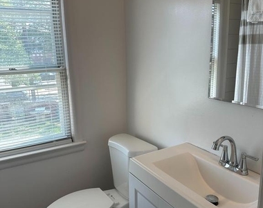 1049 N Monroe Street - Photo Thumbnail 11