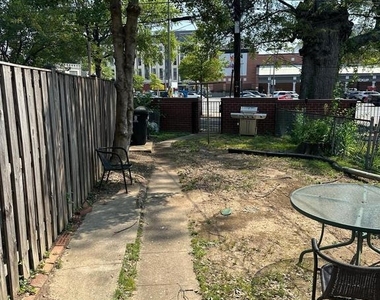 1049 N Monroe Street - Photo Thumbnail 18