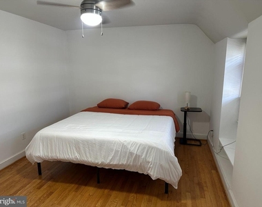 1049 N Monroe Street - Photo Thumbnail 8