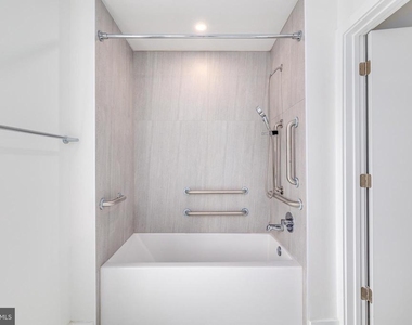 2101 Washington Ave - Photo Thumbnail 8