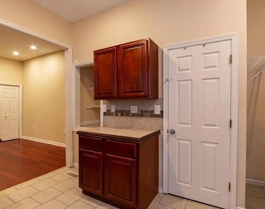 1247 S 23rd Street - Photo Thumbnail 11