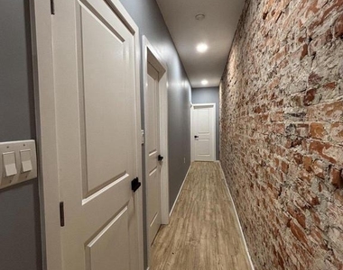 635 N 52nd Street - Photo Thumbnail 1