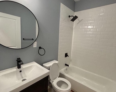 635 N 52nd Street - Photo Thumbnail 2