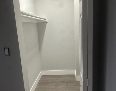 215-18 W Walnut Lane Lane - Photo Thumbnail 13