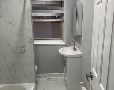 215-18 W Walnut Lane Lane - Photo Thumbnail 4