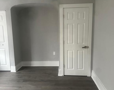 215-18 W Walnut Lane Lane - Photo Thumbnail 9