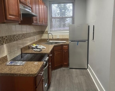 215-18 W Walnut Lane Lane - Photo Thumbnail 3