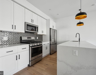 1232 N Front Street - Photo Thumbnail 3