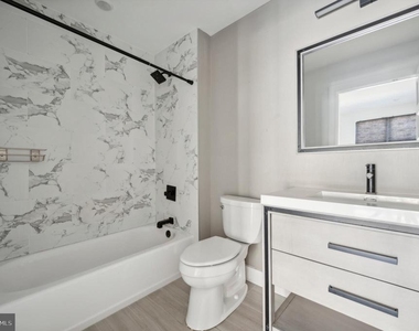 1232 N Front Street - Photo Thumbnail 4