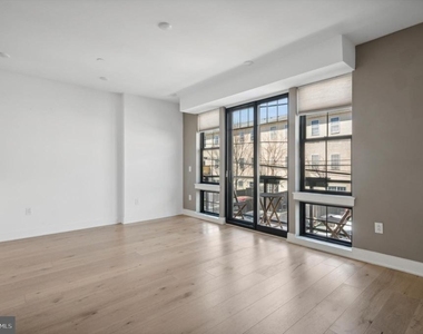 1232 N Front Street - Photo Thumbnail 8