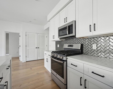 1232 N Front Street - Photo Thumbnail 7