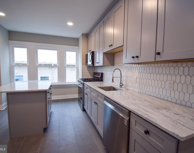 207 Paxson Avenue - Photo Thumbnail 4