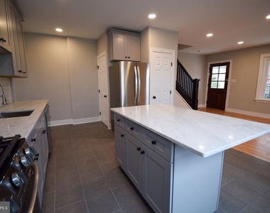 207 Paxson Avenue - Photo Thumbnail 5