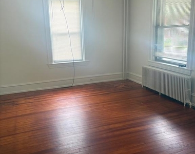 30 Cottage Avenue - Photo Thumbnail 3