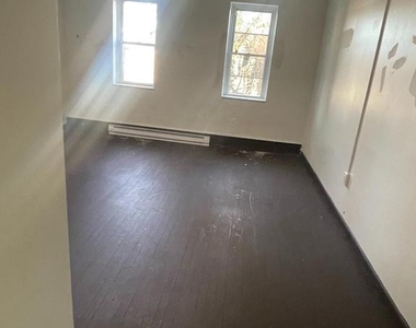 2723 W 3rd Street - Photo Thumbnail 3