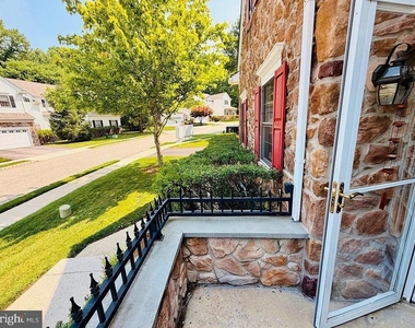 122 Whiteland Hills Circle - Photo Thumbnail 2