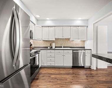 402 Danor Court - Photo Thumbnail 14