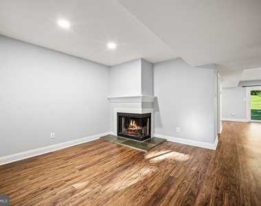 402 Danor Court - Photo Thumbnail 5