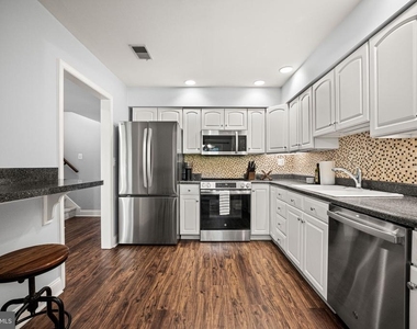 402 Danor Court - Photo Thumbnail 15