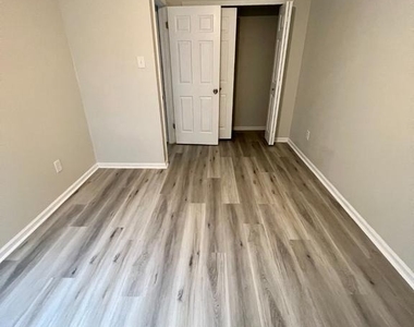 4233 Remo Crescent Road - Photo Thumbnail 20