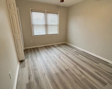 4233 Remo Crescent Road - Photo Thumbnail 12