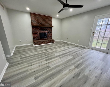 4233 Remo Crescent Road - Photo Thumbnail 2