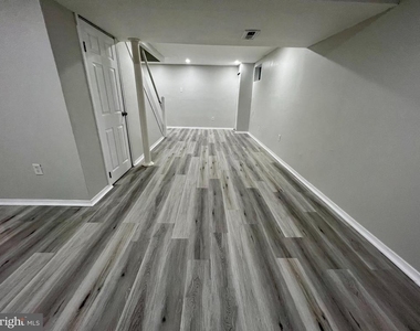 4233 Remo Crescent Road - Photo Thumbnail 6