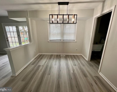 4233 Remo Crescent Road - Photo Thumbnail 14
