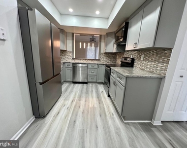 4233 Remo Crescent Road - Photo Thumbnail 3