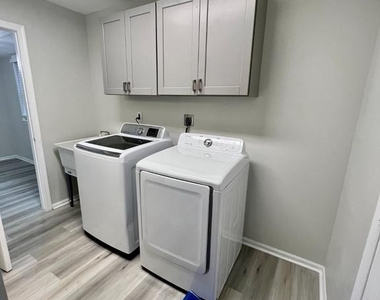 4233 Remo Crescent Road - Photo Thumbnail 26