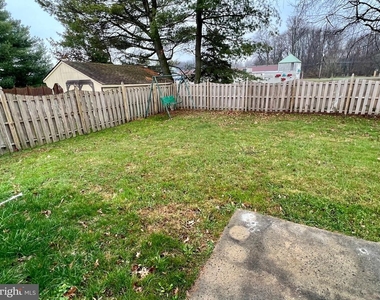 4233 Remo Crescent Road - Photo Thumbnail 28