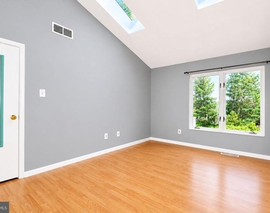 276 Juanita - Photo Thumbnail 9