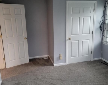 40 Oak Avenue - Photo Thumbnail 5