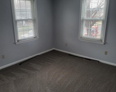 40 Oak Avenue - Photo Thumbnail 4